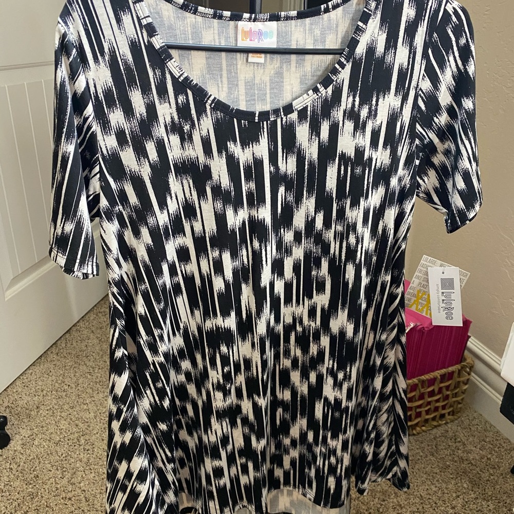 Lularoe perfect T brand new